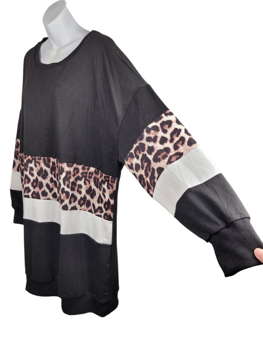 2/$20 Shein Black Leopard Pattern Long Sweatshirt Top Size: 2XL - Picture 2 of 10